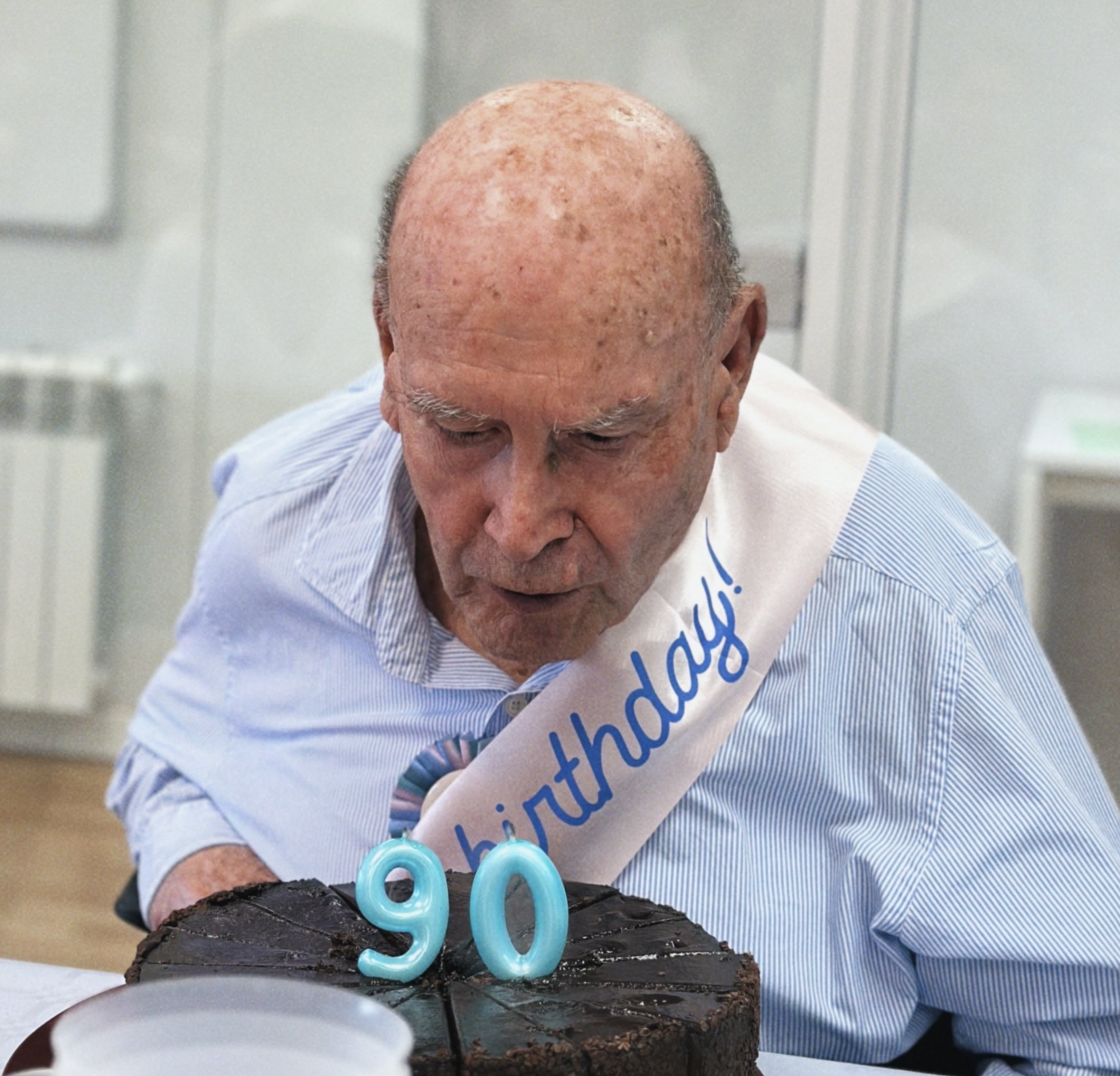 Vicente y Julián soplan 85 y 90 velas