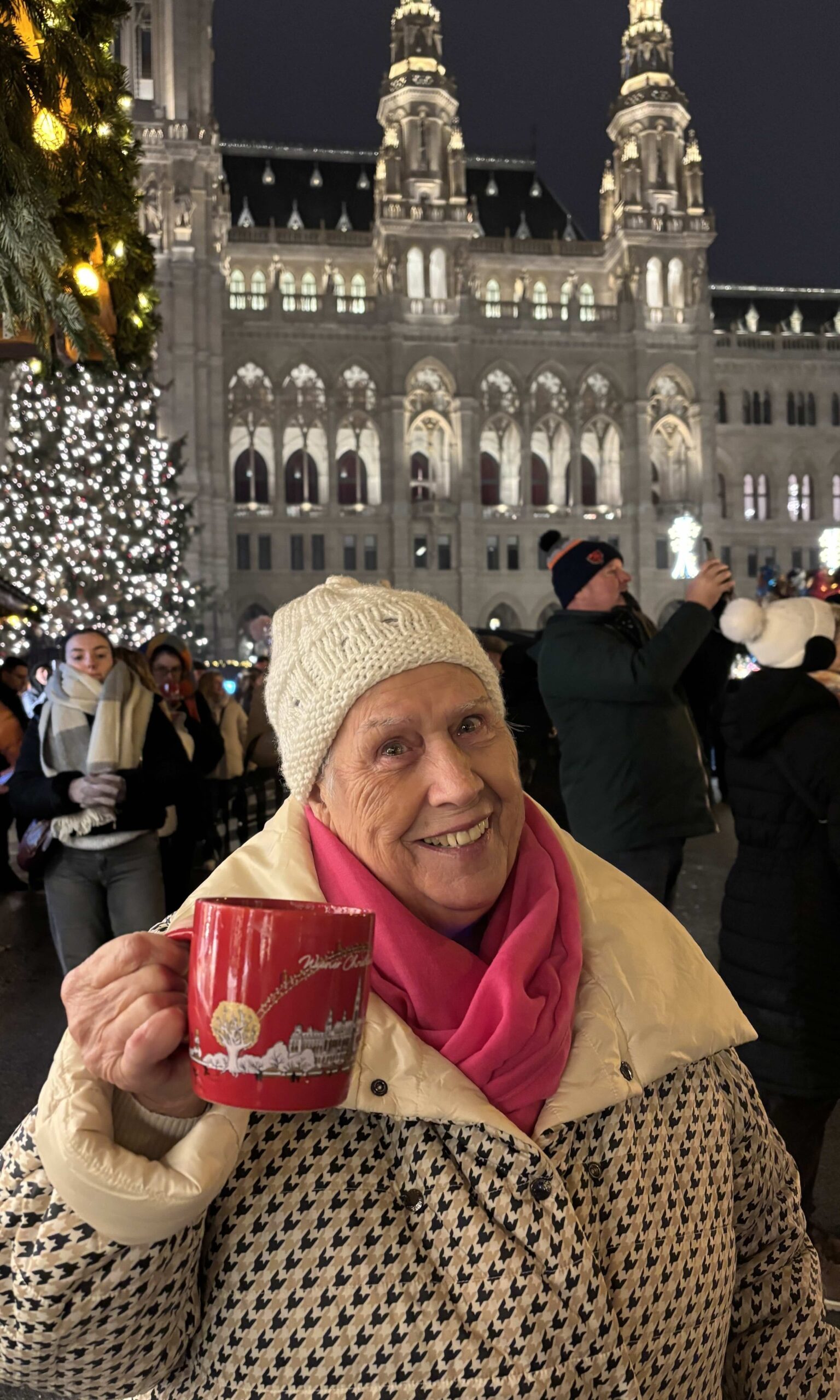 Lucía cumple su sueño de ir a Viena